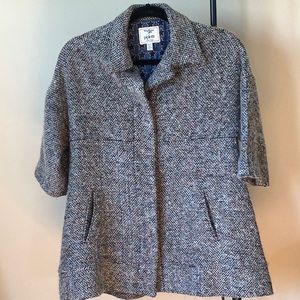 Cropped sleeve jacket